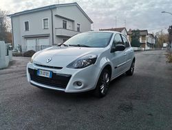 Bianco Usata 2011 Renault Clio II Tre volumi | 3000 € (Buon prezzo)