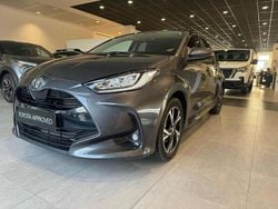Grigio Usata 2024 Toyota Yaris Hybrid Trend Tre volumi | 21.000 € (Buon prezzo)