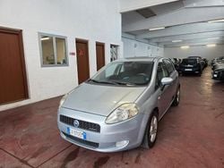 Argento Usata 2005 Fiat Grande Punto Emotion Due volumi | 1650 € (Buon prezzo)