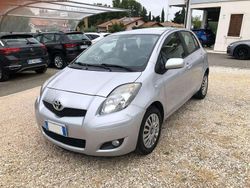 Grigio Usata 2011 Toyota Yaris Sol Tre volumi | 4400 € (Buon prezzo)