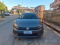 Grigio Usata 2020 VW Polo Comfortline Tre volumi | 14.000 € (Buon prezzo)