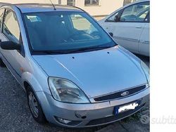 Grigio Usata 2003 Ford Fiesta Due volumi | 1000 € (Ottimo prezzo)
