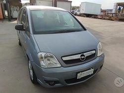 Grigio Usata 2010 Opel Meriva Monovolume | 2500 € (Buon prezzo)