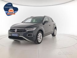Deep black perlato Usata 2024 VW T-Roc Life SUV | 26.300 € (Molto cara)