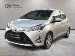 Grigio Usata 2017 Toyota Yaris Active Tre volumi | 12.200 € (Molto cara)