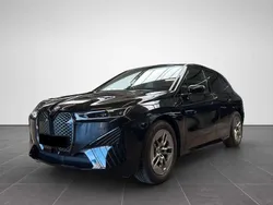 Sapphire black metallic Usata 2023 BMW iX Sport Line SUV | 71.121 € (Buon prezzo)