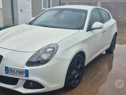 Bianco Usata 2012 Alfa Romeo Giulietta Tre volumi | 5800 € (Buon prezzo)