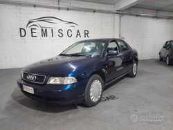 Blu Usata 1996 Audi A4 Tre volumi | 2999 € (Buon prezzo)