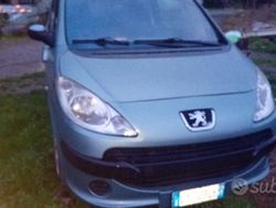 Verde Usata 2006 Peugeot 1007 Due volumi | 900 € (Buon prezzo)