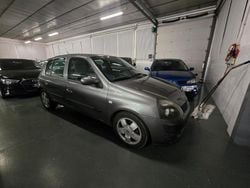 Argento Usata 2003 Renault Clio II Initiale Tre volumi | 1900 € (Buon prezzo)