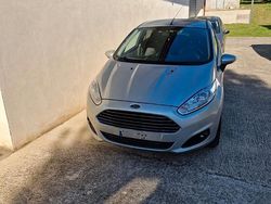 Grigio Usata 2016 Ford Fiesta Tre volumi | 7000 € (Buon prezzo)
