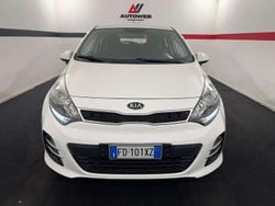 Bianco Usata 2016 Kia Rio Tre volumi | 5900 € (Buon prezzo)