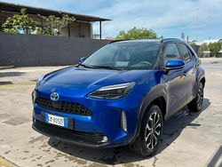 Blu Usata 2023 Toyota Yaris Hybrid Tre volumi | 22.000 € (Cara)