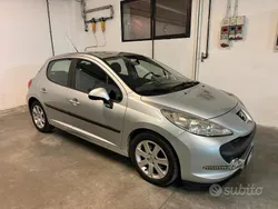 Grigio Usata 2006 Peugeot 207 Tre volumi | 1500 € (Buon prezzo)
