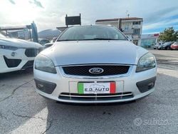 Grigio Usata 2008 Ford Focus Tre volumi | 1990 € (Buon prezzo)
