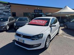 Bianco Usata 2011 VW Polo Comfortline Tre volumi | 7700 € (Cara)