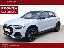 Bianco ghiacciaio metallizzato nero mito Nuova 2025 Audi A1 Comfort Tre volumi | 29.900 € (Cara)