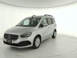 Grigio Nuova 2025 Mercedes 180 Tre volumi | 29.700 € (Buon prezzo)