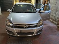 Grigio Usata 2006 Opel Astra Cosmo Tre volumi | 2000 €