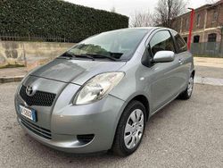 Grigio Usata 2007 Toyota Yaris Sol Due volumi | 3200 € (Buon prezzo)