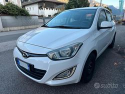 Bianco Usata 2013 Hyundai i20 Tre volumi | 6900 € (Molto cara)