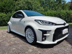 Bianco Usata 2022 Toyota Yaris Tre volumi | 43.000 € (Molto cara)