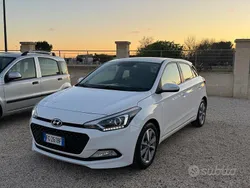 Bianco Usata 2016 Hyundai i20 Active Tre volumi | 7650 € (Buon prezzo)