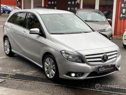 Argento Usata 2012 Mercedes B180 Executive Monovolume | 8999 € (Buon prezzo)