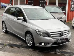 Argento Usata 2012 Mercedes B180 Executive Monovolume | 8999 € (Buon prezzo)
