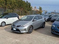 Grigio Usata 2014 Toyota Auris Tre volumi | 9000 € (Buon prezzo)