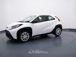 Bianco Nuova 2026 Toyota Aygo Active Due volumi | 15.990 € (Molto cara)