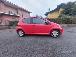 Rosso Usata 2010 Toyota Aygo Due volumi | 4400 € (Buon prezzo)