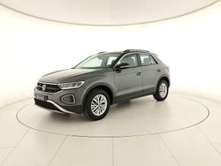 Indium grey metallizzato nero Usata 2024 VW T-Roc Life SUV | 26.500 € (Buon prezzo)