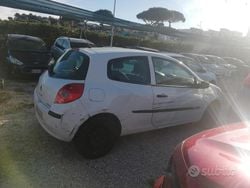 Bianco Usata 2006 Renault Clio II Due volumi | 1500 € (Buon prezzo)