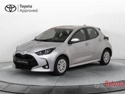 Grigio Usata 2022 Toyota Yaris Active Tre volumi | 14.700 € (Buon prezzo)
