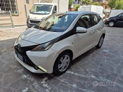 Bianco Usata 2015 Toyota Aygo Cool Due volumi | 6600 € (Buon prezzo)