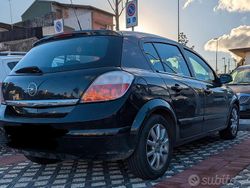 Nero Usata 2006 Opel Astra Tre volumi | 750 € (Super prezzo)
