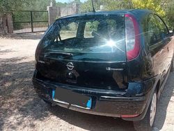 Nero Usata 2005 Opel Corsa Tre volumi | 2500 € (Cara)