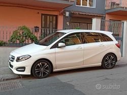 Bianco Usata 2016 Mercedes 180 Tre volumi | 16.000 €