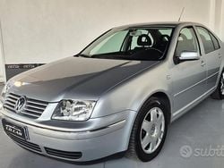 Grigio Usata 2000 VW Bora Highline Tre volumi | 2500 € (Ottimo prezzo)