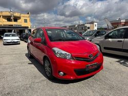 Rosso Usata 2014 Toyota Yaris Active Tre volumi | 6900 € (Buon prezzo)