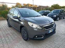 Grigio Usata 2015 Peugeot 2008 SUV | 5950 € (Buon prezzo)
