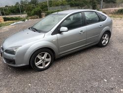Grigio Usata 2006 Ford Focus Tre volumi | 3300 € (Molto cara)