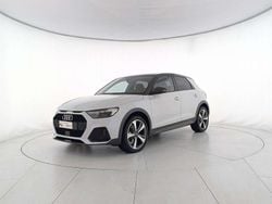 Bianco ghiacciaio metallizzato grigio ma Nuova 2025 Audi A1 Comfort Tre volumi | 30.300 € (Buon prezzo)