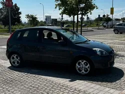 Usata 2006 Ford Fiesta Due volumi | 1700 € (Buon prezzo)