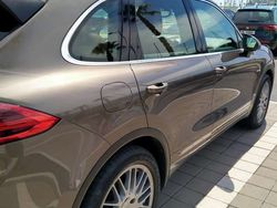 Usata 2015 Porsche Cayenne SUV | 34.900 € (Molto cara)