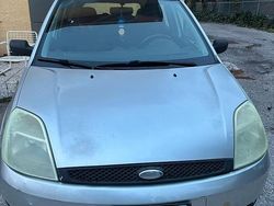 Grigio Usata 2002 Ford Fiesta Tre volumi | 1500 € (Ottimo prezzo)