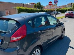 Grigio Usata 2010 Ford Fiesta Due volumi | 3000 € (Buon prezzo)