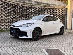 Bianco Usata 2024 Toyota Yaris Tre volumi | 55.300 € (Cara)