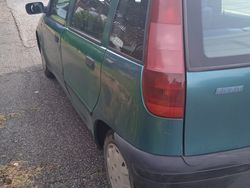Verde Usata 1997 Fiat Punto Due volumi | 700 €